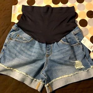 NWT aglow maternity jean short